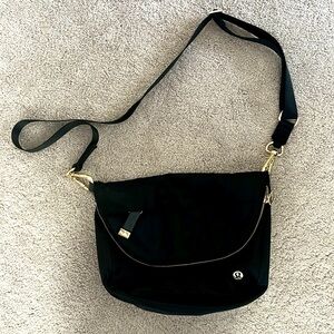 Lulu lemon festival bag EUC black with gold tone hardware